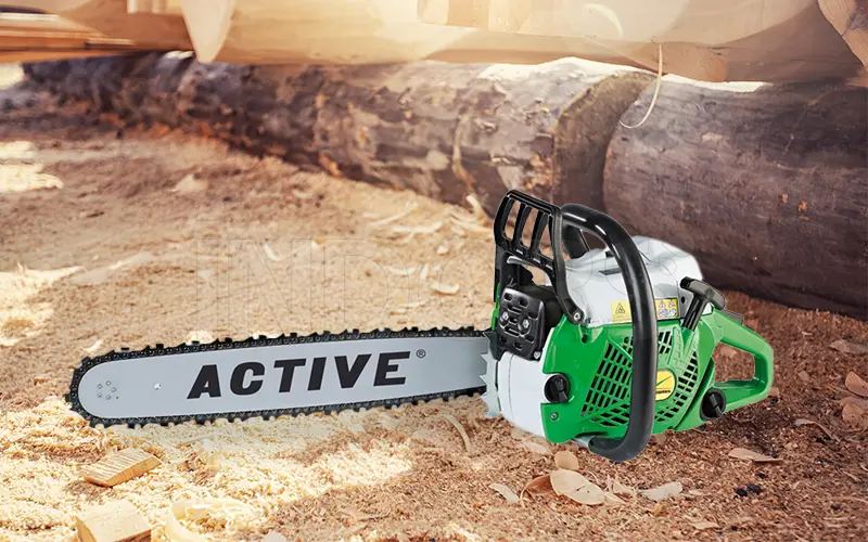 Active 62.62 - Professional chainsaw for limbing, pruning and cutting medium-sized trunks.