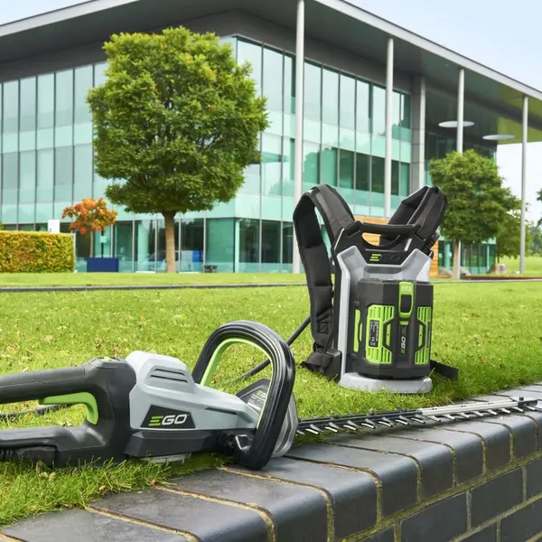 EGO HTX6500 -  65 cm Hedge Trimmer Kit + 5 Ah Battery + Fast Charger and Backpack