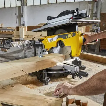 Femi TR100 circular cutting saw for wood cutting 8436129