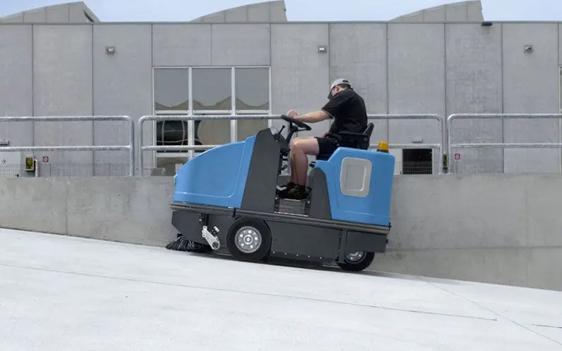 Fimap FS80 battery-powered industrial sweeper