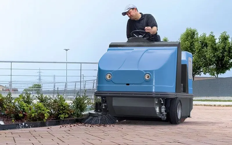 Compact ride-on sweeper Fimap FS90