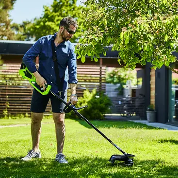 Greenworks GD40BCK4 Battery-Powered Brush Cutter with 4Ah Battery and Charger Included