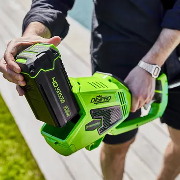 Greenworks GD40BCK4 Battery-Powered Brush Cutter with 4Ah Battery and Charger Included