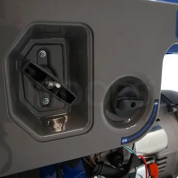Hyundai 65370 - 9.3 kW Full Power Inverter Generator with Remote Control