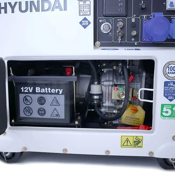 internal engine Hyundai 65247 Silenced Generator