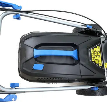 Hyundai 65820 lawnmower with collection bag