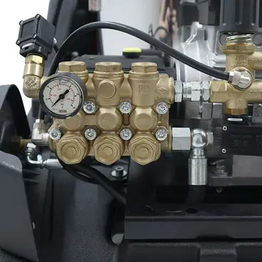 Detail of Idromatic Kon 140.10 pressure gauge