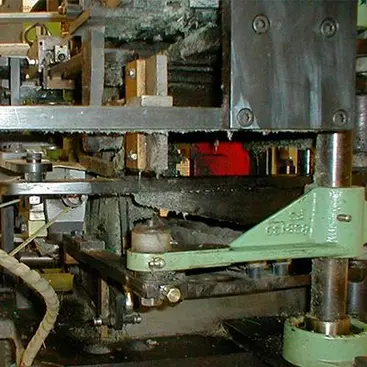 Cleaning of a machine for the production of industrial brushes with IBL2500