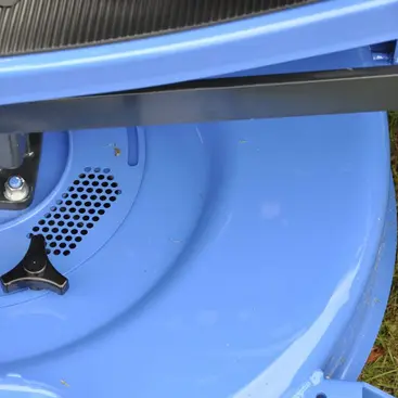 Iseki SXG 327 - Diesel Ride-On Mower