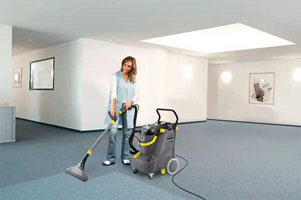 Karcher Puzzi 30/4 - Professional carpet cleaner