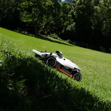 Mammotion Luba 2 AWD 10000X - Robotic Lawnmower for sloped lawns