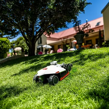 Mammotion Luba 2 AWD 5000X - 5000 m² Cordless Robotic Lawnmower
