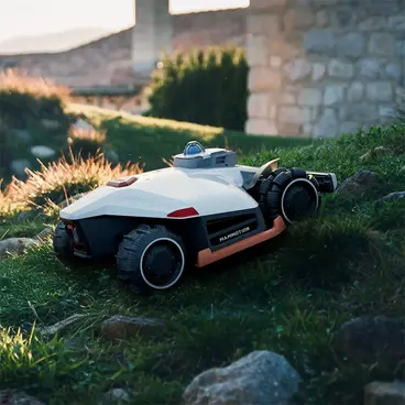 Mammotion Luba 3 AWD 5000 - Cordless Robotic Lawnmower with Perimeter Mowing Area of 5000 m²