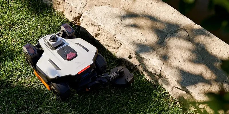 Mammotion LUBA 4 AWD 3000F - Wire-Free Robotic Lawnmower for Lawns up to 3000 sqm