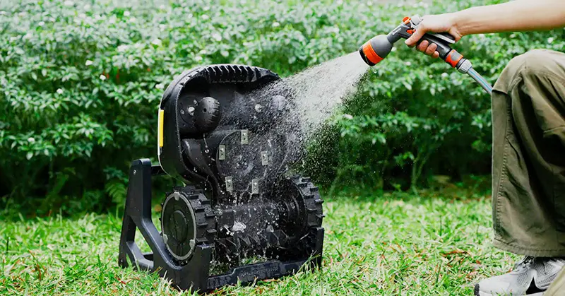 Mammotion Yuka Mini 2 1000 - Cordless Robotic Lawnmower with Perimeter Mowing Area of 1000 m²
