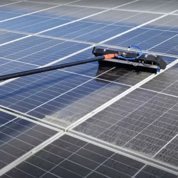 MO-EL MO-BRUSH - Battery-Powered Rotating Brush for Cleaning Photovoltaic Panels and Greenhouses