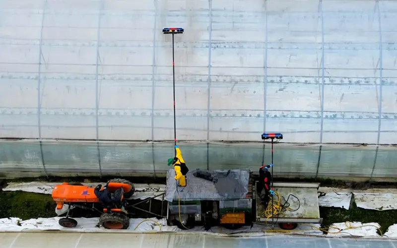 MO-EL MO-BRUSH - Battery-Powered Rotating Brush for Cleaning Photovoltaic Panels and Greenhouses