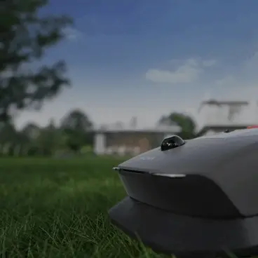 MOVA 600 KIT - Wireless Robot Lawn Mower with 81 Replacement Blades MVVIMM600KIT