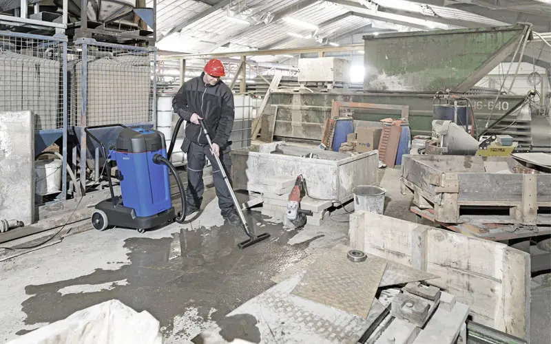 Nilfisk Maxii II 75 2WD professional solid and liquid vacuum cleaner