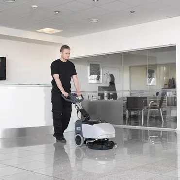 Nilfisk SC351 floor scrubber dryer