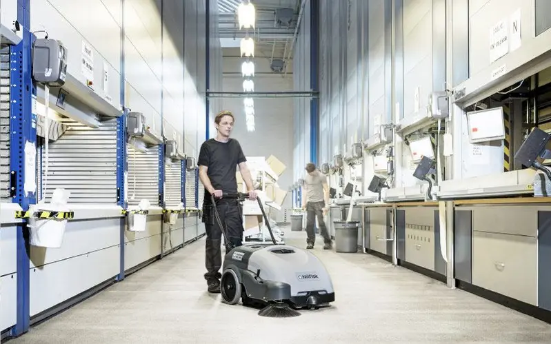 Nilfisk SW 750 walk-behind sweeper