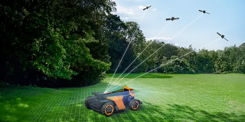Segway Terranox robotic lawnmower's floating cutting system with 12 high-precision blades