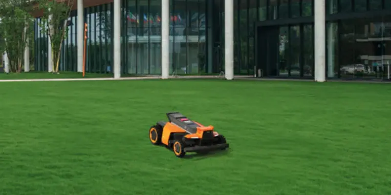 NavimowFleet fleet management of the Segway Terranox CM240M1 robot via app and web platform