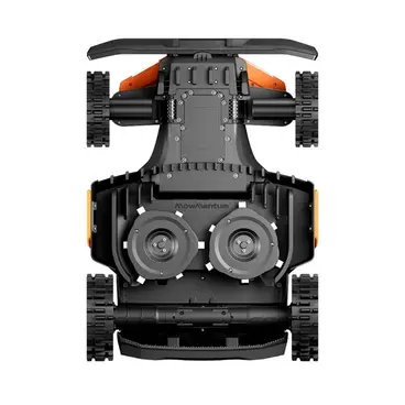 Detail of the 43 cm cutting system of the Navimow Terranox CM240M1 with double disc and 12 professional blades