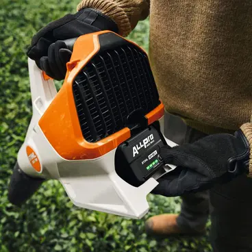 Stihl BGA 110 SET - Semi-Professional Brushless Leaf Blower with Battery and Charger Included