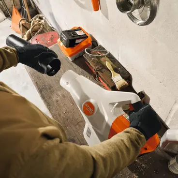 Stihl BGA 110 SET - Semi-Professional Brushless Leaf Blower with Battery and Charger Included