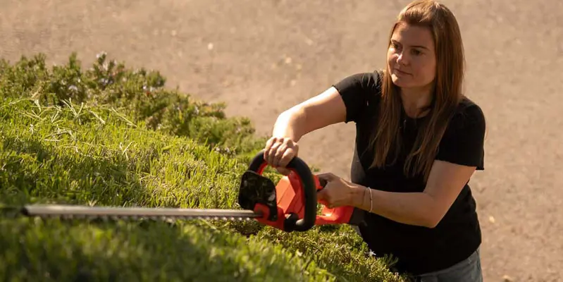 Stocker 632 - Professional 21 V Battery-Powered Hedge Trimmer